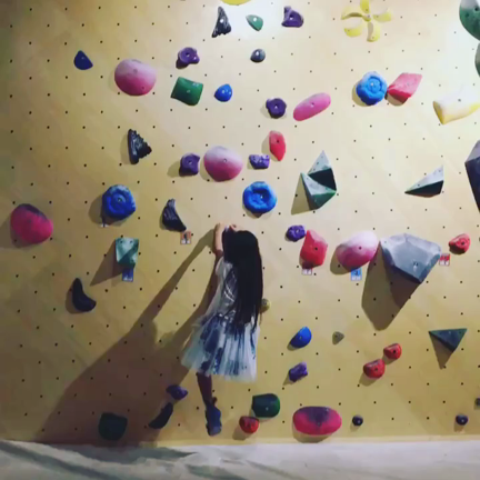 ボルダリング初挑戦の記事動画