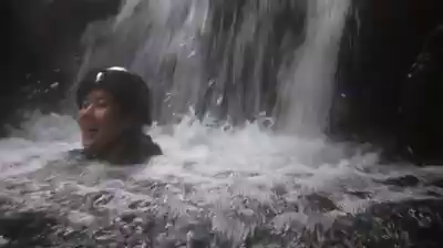 【ななのブログジャック】迫力のシャワークライミング！！！の記事動画