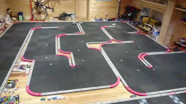 社員君は群サイに。の記事動画