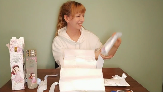 一緒にEstée Lauderさんの商品を開けましょう/それとも皆さんのため頑張ったんですけど…の記事動画