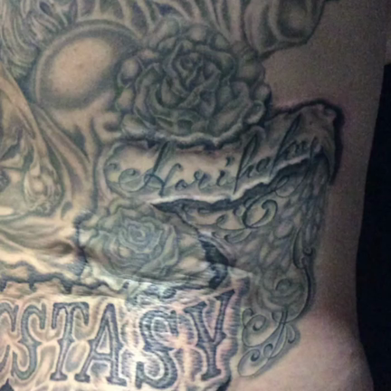 タトゥーデザイン キリスト バラ 刺青デザイン 英語 筆記体 動画の記事動画