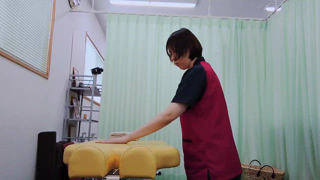 五十肩になった時のセルフケアの記事動画