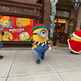 クリスマスにノリノリなミニオンちゃんたちのダンス♪( ´▽｀)の画像