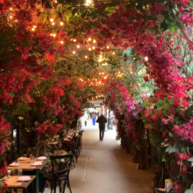 花のあるニューヨークの風景の画像