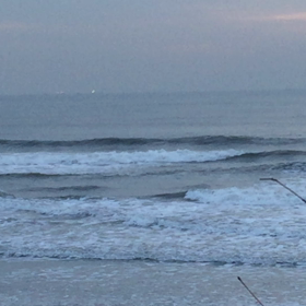 12月8日千葉北、東浪見の朝の波の画像
