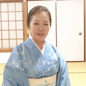 団扇のあおぎ方の画像