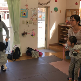 いずみ保育園子育て支援にて英語リトミックの画像