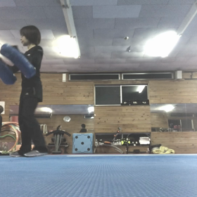 女子のミット打ち2の画像