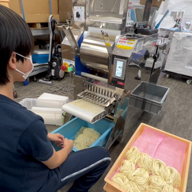 初ラーメンの麺作りの画像