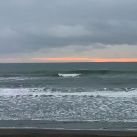 12月13日千葉北、東浪見の朝の波の画像