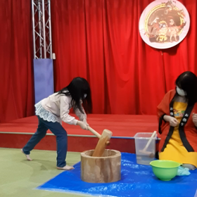 初めてのモチツキ体験の画像