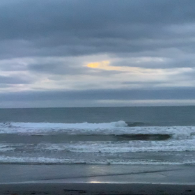 11月30日千葉北、東浪見の朝の波の画像