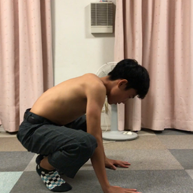 毎日筋トレ時々カエル倒立の画像