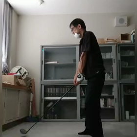 両腕を伸ばしたフォロー！の画像