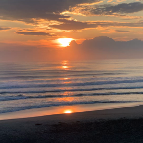 10月27日千葉北、東浪見の朝の波の画像