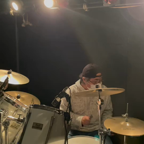 バンドをする市川の画像