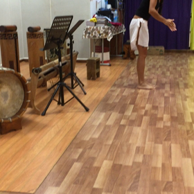 フランス語でのレッスン風景の画像