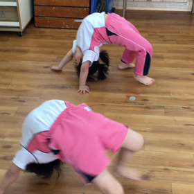 福島県郡山市 習い事 ブリッジ歩き・ブリッジ回転のやりかたの画像