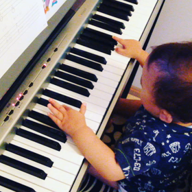 1歳2ヶ月ピアノ♡の画像