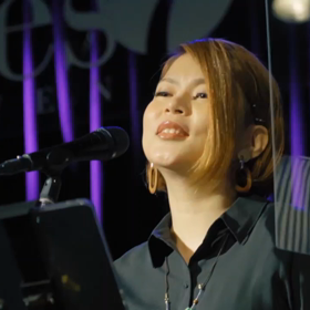 初の女性シンガーへの楽曲提供の画像