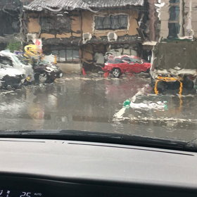 昼間の豪雨の画像
