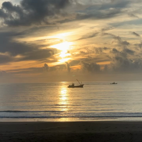 8月31日千葉北、東浪見の朝の波の画像