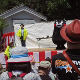 新しいTikTokの動画です。5年前の近所の神社のイベントにくまモンが来て「くまモン体操」してるの画像