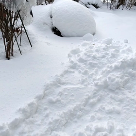 半端ない凍結。道路は危険の画像