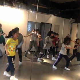 HIPHOP初級クラスもまけてないの画像