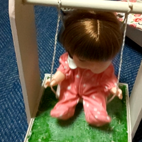 廃材と100均で お人形の遊び道具の画像