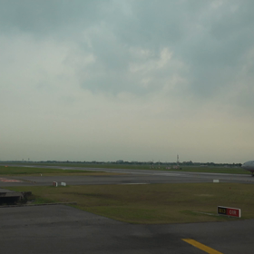 朝のラッシュのスワナプーム空港離陸の画像