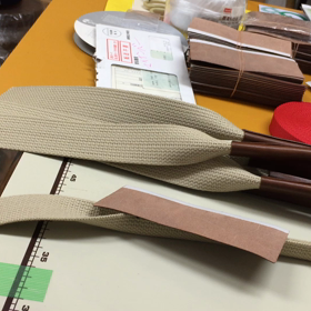 持ち手に革を巻きますの画像