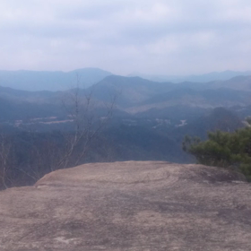 海と山の間 の 稜線の画像