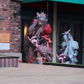 ホラーナイト始まるとアイドルゾンビも大集合❤️の画像