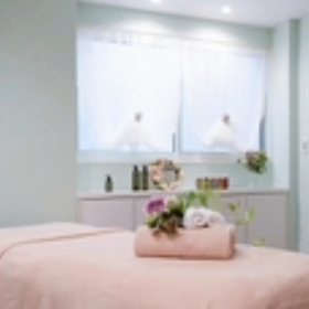 リニューアルしたサロンの店内ですの画像