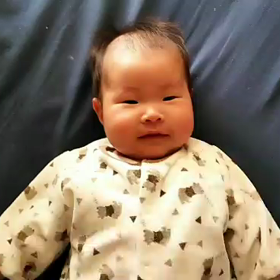 おもちゃを持っての画像