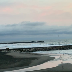 3月31日千葉北、東浪見の朝の波の画像