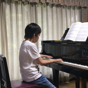 【動画あり】引き寄せられるピアノの画像