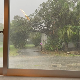 沖縄の梅雨　シメの雨にして下さい　笑笑の画像