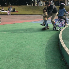 自社株買い…と　　はなたれスケボー娘の画像