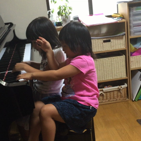 姉妹のレッスンの画像