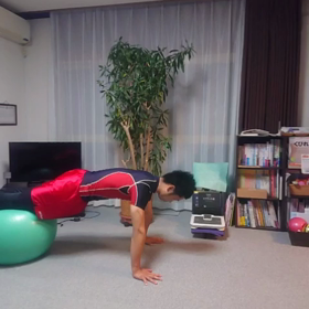 バランスボールを使って動いてみるの画像