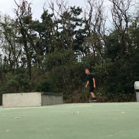 通勤途中のスケート   その3   カーブボックスとレールと縁石の画像