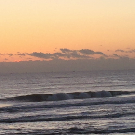11月16日千葉北、東浪見の朝の波の画像