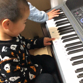 辰、ピアノの画像