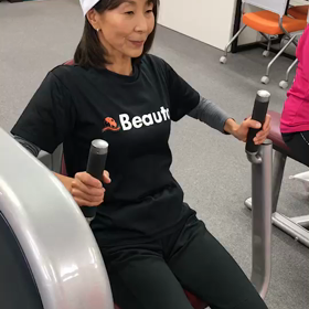 筋トレ女子の鏡の画像