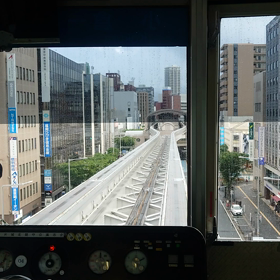 北九州モノレール運転席の画像