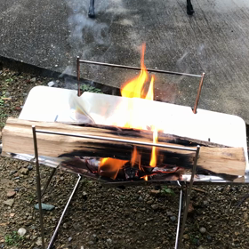 雨上がりの焚き火の画像
