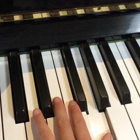 親指のコントロールと同音の弾き方の画像