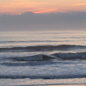 10月10日千葉北、東浪見の朝の波の画像